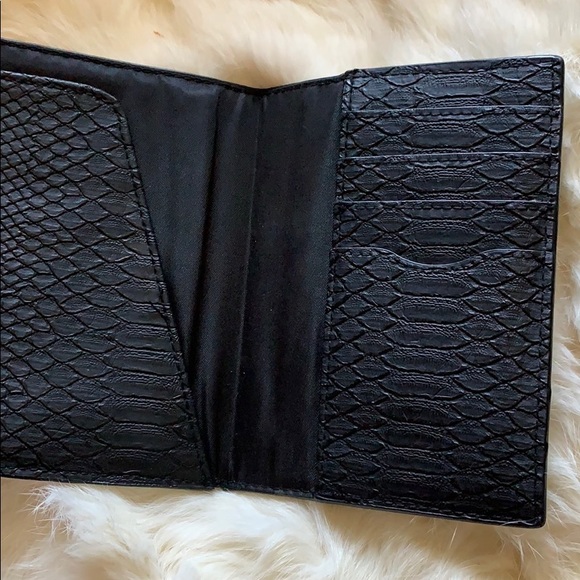 Victoria secreté wallet - Picture 2 of 3